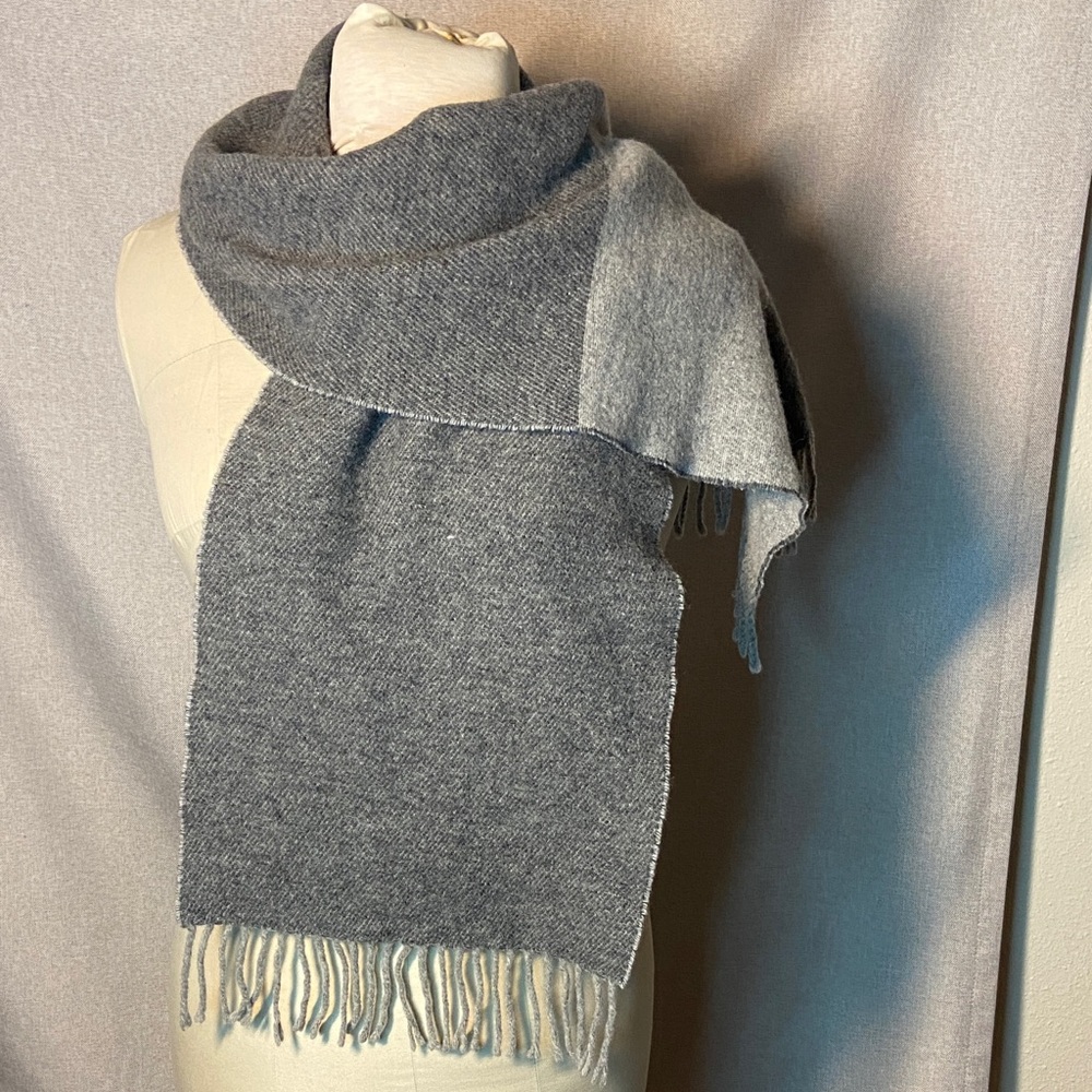 Italian Woolen Treasures Lambswool scarf, unisex.